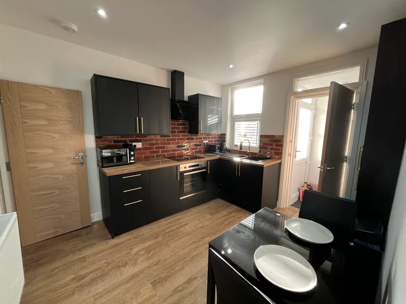 Modern 2 Bed Terraced House // West End // Sep 2026 - Thumbnail 12
